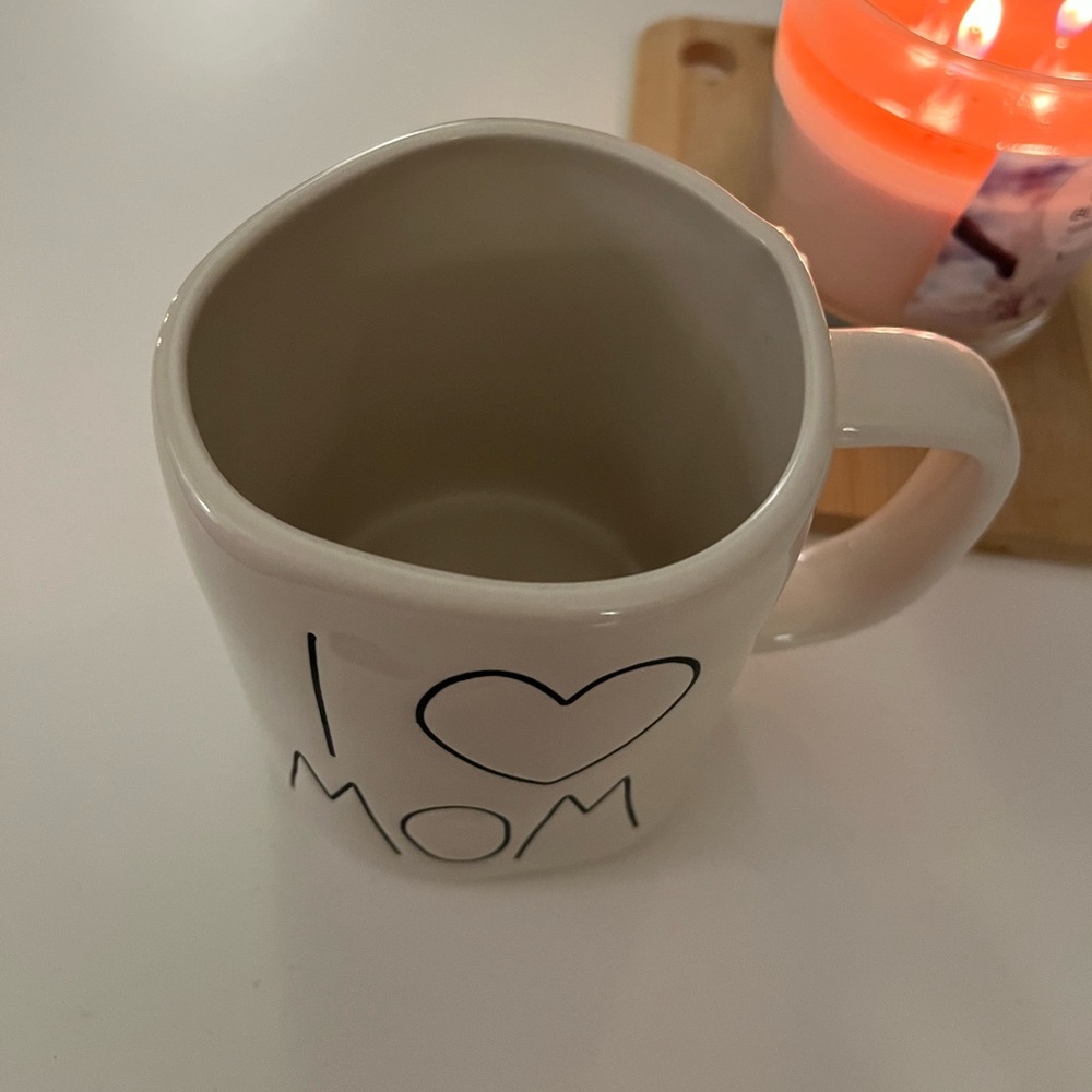 Rae Dunn “I ❤️Mom” Mug - Picture 2 of 2